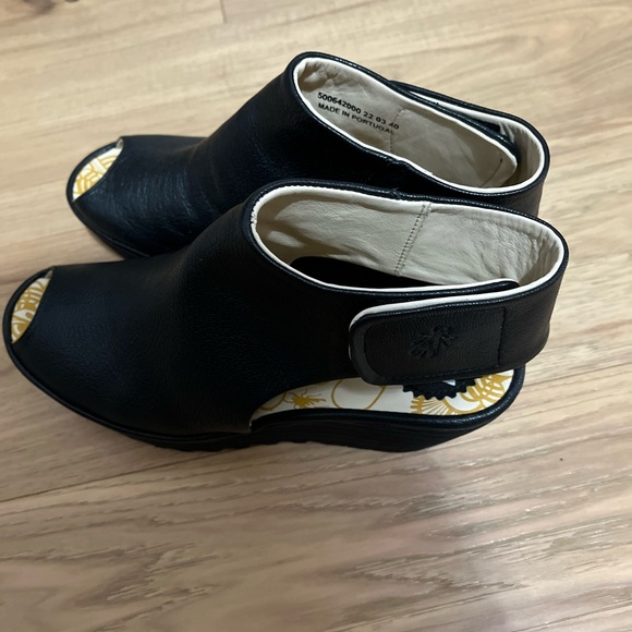 Fly London Black Leather Open Toe Ankle Boots size 9 - Picture 2 of 8